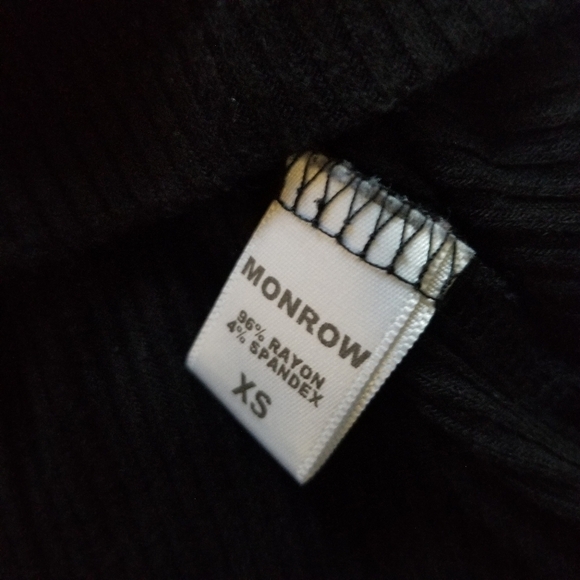 ✨️CL Monrow Black Cold Shoulder Ribbed V Neck Cold XS - Picture 6 of 9